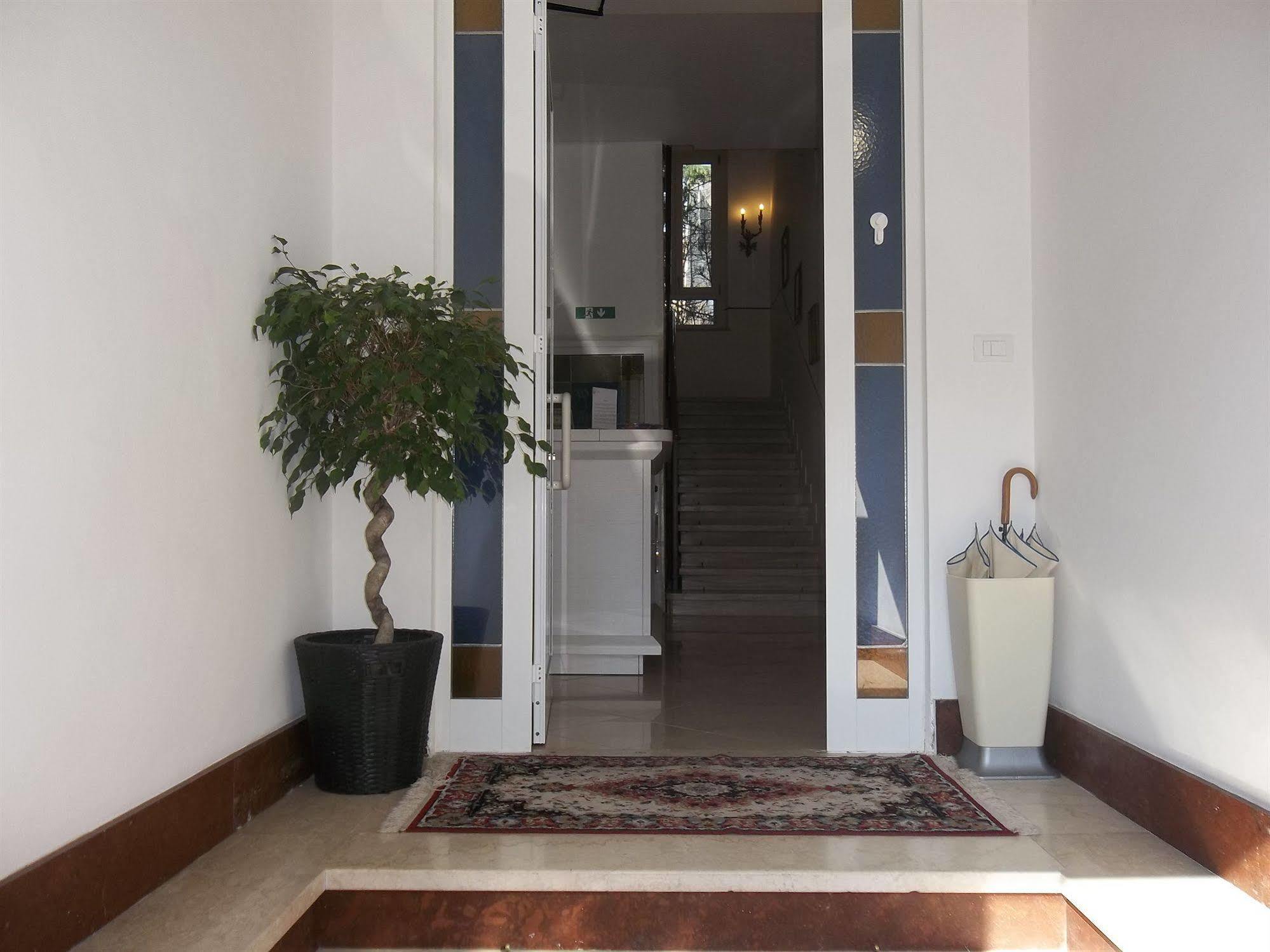 Hotel Amalfi Milan Exterior photo